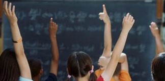 Έκτακτο δημοτικό συμβούλιο με θέμα “Σχολεία- μετανάστες”
