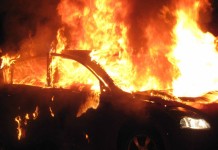 Κάηκαν ολοσχερώς δυο αυτοκίνητα στο Ωραιόκαστρο