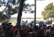 Η εισβολή των πολιτών στο στρατόπεδο,βίντεο