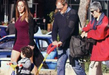 Μαριάντα Πιερίδη: Με τον γιο και τους γονείς της στην παιδική χαρά (εικόνες)