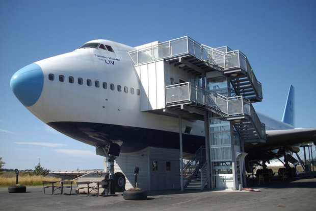 PLANE HOTEL 