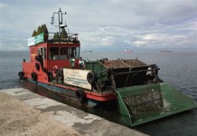 Ειδικό σκάφος καθαρίζει τον Θερμαϊκό εν όψει 81ης ΔΕΘ