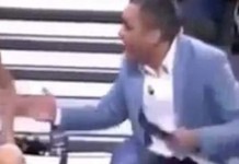 Παρουσιαστής κατέβασε το φόρεμα καλεσμένης στον αέρα – Το video που έγινε viral σε 2 ώρες