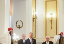 Προεδρική Φρουρά που ξετρέλαναν τον Ομπάμα! Τι συμβολίζει η στολή τους-ΦΩΤΟ