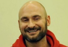 O Πάνος από το Survivor σημαιοφόρος σε παρέλαση (ΦΩΤΟ)
