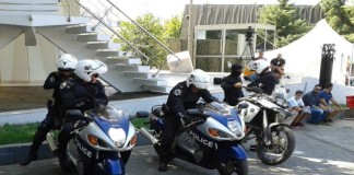 Το ευχαριστώ της μάνας στους αστυνομικούς που της έσωσαν το παιδί της