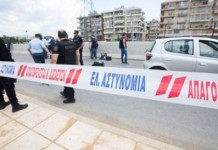 Νεαρός άρπαξε το όπλο αστυνομικού στη Θεσσαλονίκη και άρχισε να πυροβολεί