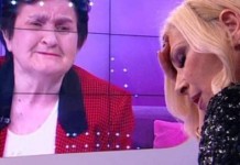 Eλληνίδα τραγουδίστρια στο Πάμε Πακέτο – Επεσε στα πόδια της η γυναίκα που της το είχε στείλει (βίντεο)