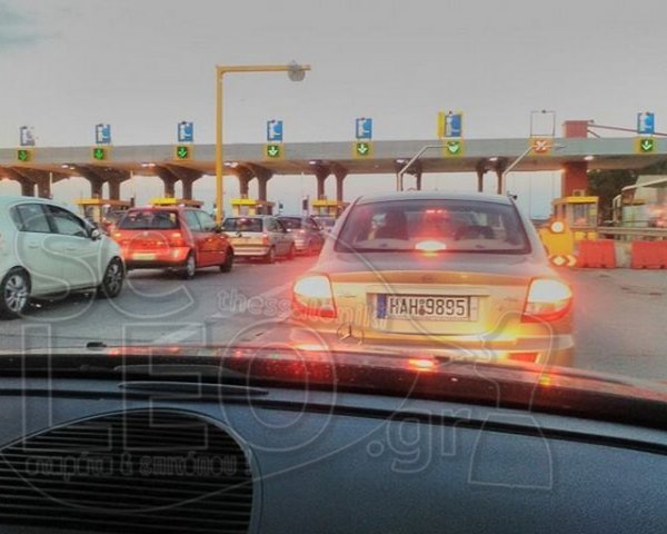 Επιστρέφουν οι εκδρομείς των Χριστουγέννων - Αυξημένη η κίνηση στα διόδια των Μαλγάρων
