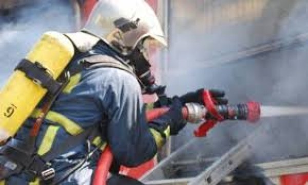 Φωτιά σε κατάστημα στη Θεσσαλονίκη