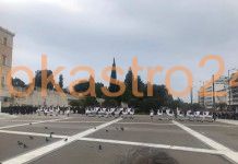 Με σεβασμό και δέος η αλλαγή της φρουράς στο Σύνταγμα,βίντεο