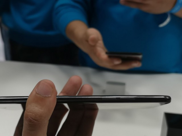 Meizu 15 Plus - 03