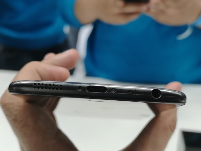 Meizu 15 Plus - 04