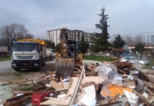 Αποξηλώθηκε παράπηγμα με αμίαντο στους Ανθόκηπους Ευκαρπίας