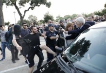 Στο νοσοκομείο ο Γιάννης Μπουτάρης μετά την επίθεση που δέχθηκε
