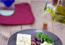 Ξεκινούν οι έλεγχοι στα μαγαζιά για τη φέτα και το ελαιόλαδο