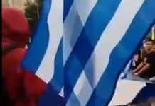 Αυξάνεται η προσέλευση του κόσμου έξω απο το Υπ.Μακεδονίας Θράκης