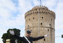 Τιμήθηκε ο ”τροχονόμος στο βαρέλι”,φωτο