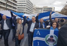 Και ο Κατσίφας στο συλλαλητήριο,η τεράστια σημαία του. Εκπρόσωποι απο Καναδά και Ελβετία
