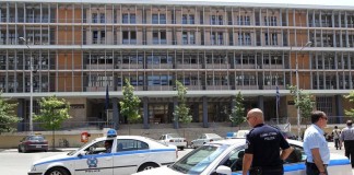 Δίκη Α. Καμπανού: Συμπλοκές μεταξύ νεαρών κατά την άφιξη των «δώδεκα» στα δικαστήρια