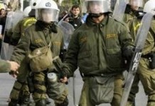 Επεισόδια μεταξύ αντιεξουσιαστών και ΜΑΤ. Τραυματήστικε αστυνομικός