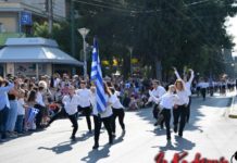 Εικόνες ντροπής στην μαθητική παρέλαση στην Ν.Φιλαδέλφεια-Τι δηλώνει ο δήμαρχος Γιάννης Βούρος,φωτο βίντεο