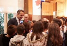 Μαθητές απο την Θεσσαλονίκη ξενάγησε ο ίδιος ο πρωθυπουργός στο Μαξίμου