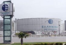 Διαμαρτυρία Ομοσπονδίας Γονέων για ΕΛΠΕ : Δεν θα αρρωστήσουμε εμείς για να βγάζουν αυτοί εκατομμύρια