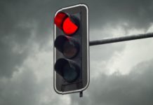 21χρονος πέρασε 12 φανάρια με κόκκινο για να μην κάνει αλκοτέστ