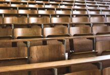 Καθηγητής ζητούσε χρήματα από φοιτητές για να εξεταστούν… στις σημειώσεις του! Τι καταγγέλλουν φοιτητές