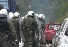 Λέσβος: Άντρες των ΜΑΤ σπάνε αυτοκίνητα ντόπιων,βίντεο