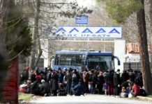 Η Τουρκία πιέζει αφόρητα την Ελλάδα με πολιορκητικό κριό τους μετανάστες στον Έβρο