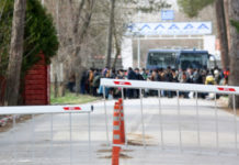 DW: 120.000 πρόσφυγες προ των πυλών της Ελλάδας – Κρίσιμες οι επόμενες ώρες
