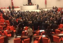 Σε ρινγκ μετατράπηκε η Βουλή της Τουρκίας,βίντεο