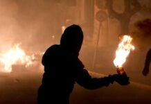 Θεσσαλονίκη ΑΠΘ: Κουκουλοφόροι επιτέθηκαν με μολότοφ σε διμοιρία των ΜΑΤ