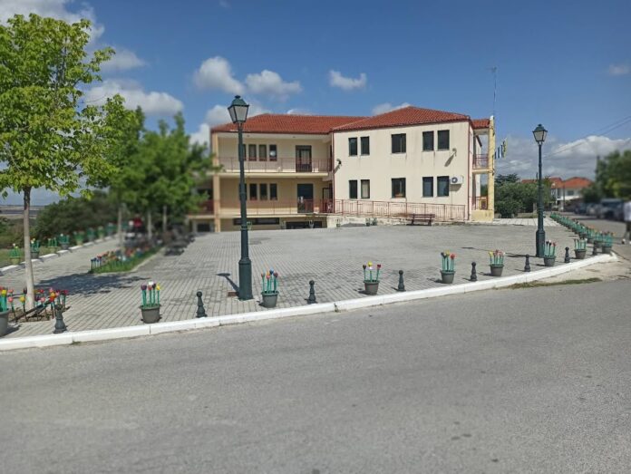MESAIO PLATEIA ANAPLASI 4