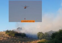 Βίντεο με τις ρίψεις νερού απο το ελικόπτερο στην φωτιά στο Ωραιόκαστρο