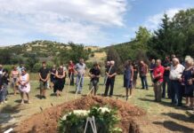 Αγάθωνας: Το τελευταίο αντίο υπό τους ήχους ρεμπέτικης μουσικής,βίντεο