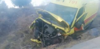Χαλκιδική: Τροχαίο Ι.Χ. με ασθενοφόρο του ΕΚΑΒ,βίντεο