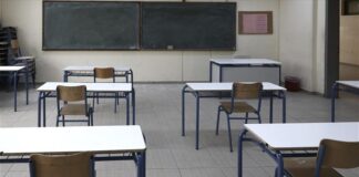 «Κόκκινο» Εξαδάκτυλου σε πρόωρο άνοιγμα σχολείων – Τραγωδία τυχόν αύξηση διασωληνωμένων
