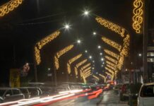 Στολίστηκε ο δήμος Νεάπολης – Συκεών με σκοπό την τόνωση της ψυχολογίας των πολιτών