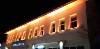 Πορτοκαλί φωτίστηκε το Δημαρχείο Ωραιοκάστρου: Μήνυμα για την Εξάλειψη της Βίας κατά των Γυναικών