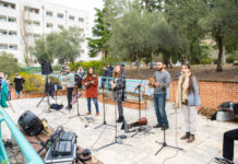 Νότες ελπίδας και αισιοδοξίας χάρισε η μπάντα δρόμου ‘’Ρόμβος’’ στο νοσοκομείο Παπαγεωργίου, βίντεο