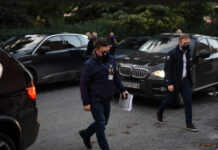 Στο Ωραιόκαστρο με την Αντιτρομοκρατική ο Χαρδαλιάς για τα εμβόλια