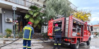 Φωτιά τώρα σε κατάστημα στο Ωραιόκαστρο