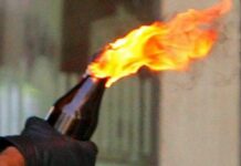 Μολότοφ πέταξαν στο Α.Τ. Θερμαϊκού πριν λίγο