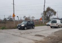 Απαράδεκτη η εικόνα στη δυτική Θεσσαλονίκη – Κατεστραμμένο οδόστρωμα προκαλεί καθημερινό μποτιλιάρισμα, βίντεο