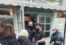 Ο Πύρρος Δήμας μοίρασε γεύματα σε ανθρώπους που έχουν ανάγκη στην Πολίχνη