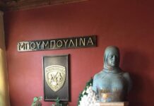 Ο απόγονος της Μπουμπουλίνας μας ξεναγεί στο ιστορικό μουσείο των Σπετσών, βίντεο