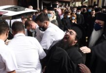 Θεσσαλονίκη: Ανείπωτος θρήνος στην κηδεία της 14χρονης που πέθανε μετά από εγχείρηση